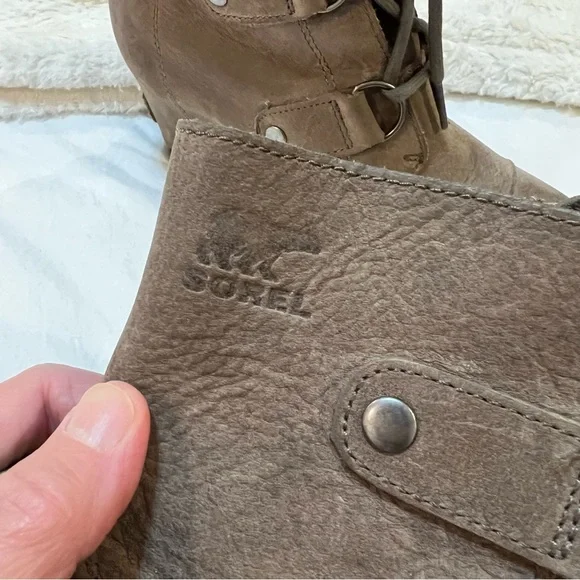SOREL Joan of Arctic  distressed leather wedge booties size 8 - Picture 11 of 11